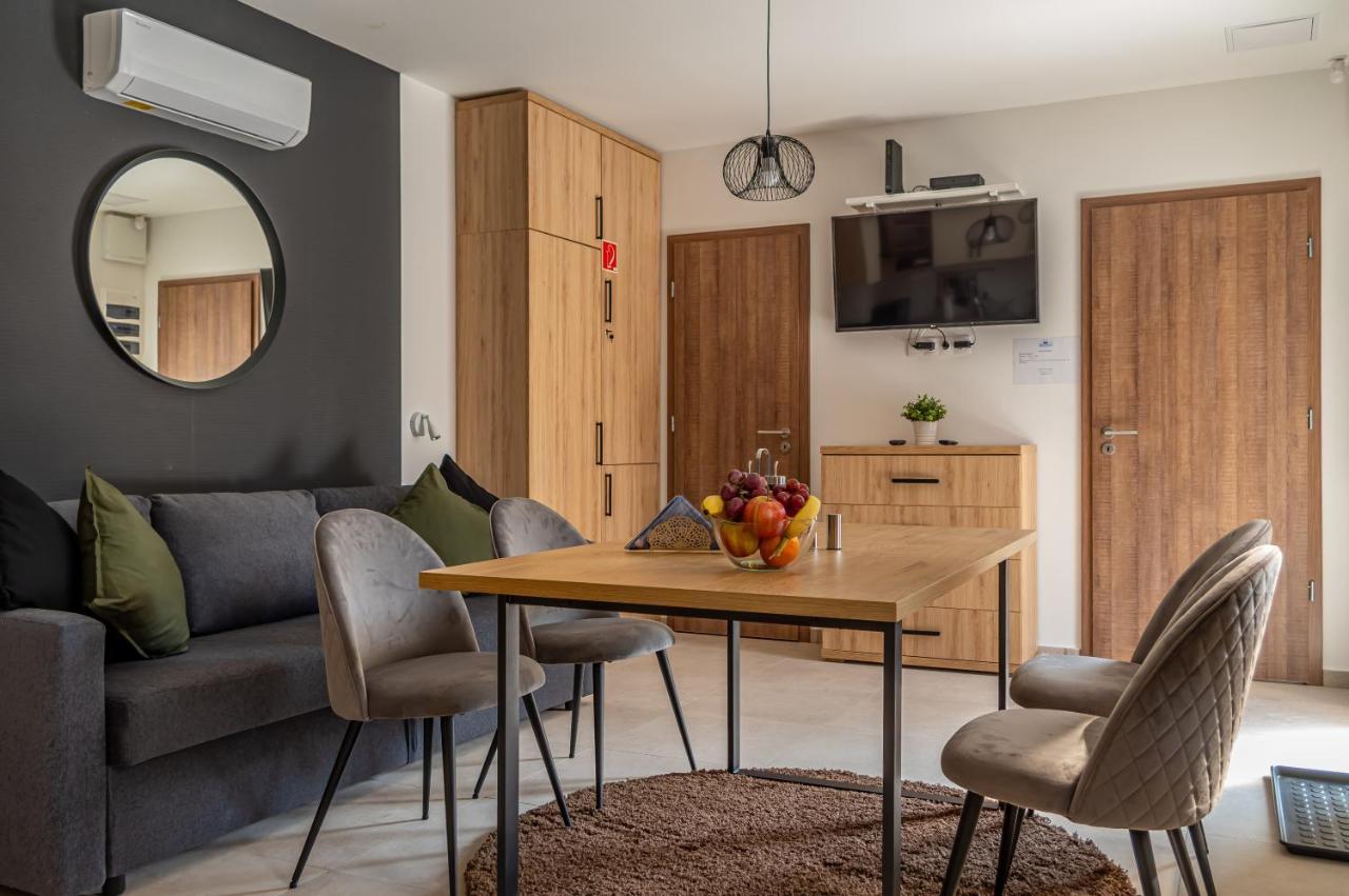 H&H Apartments Poroszló 外观 照片
