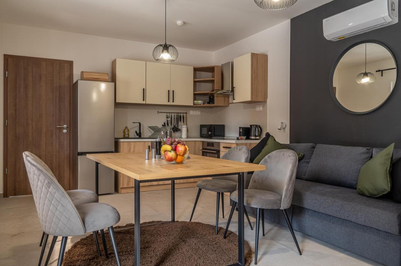 H&H Apartments Poroszló 外观 照片