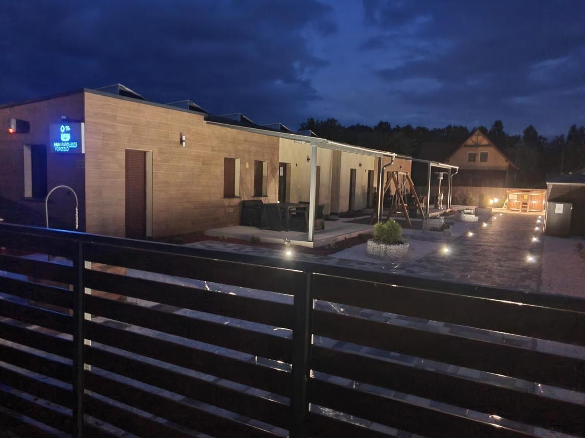 H&H Apartments Poroszló 外观 照片
